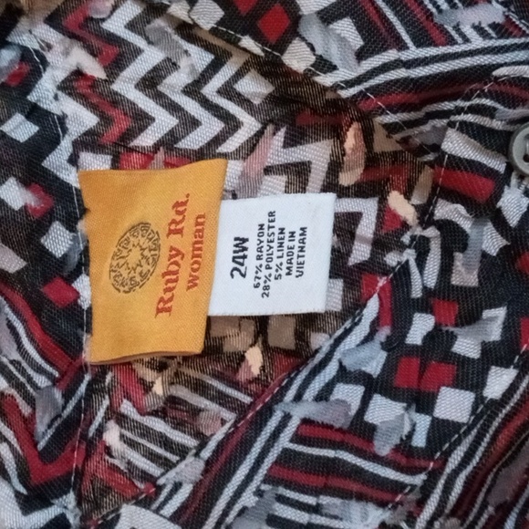 Ruby RD blouse size 24w in red and black and white geometric patterns worn once - Picture 3 of 5